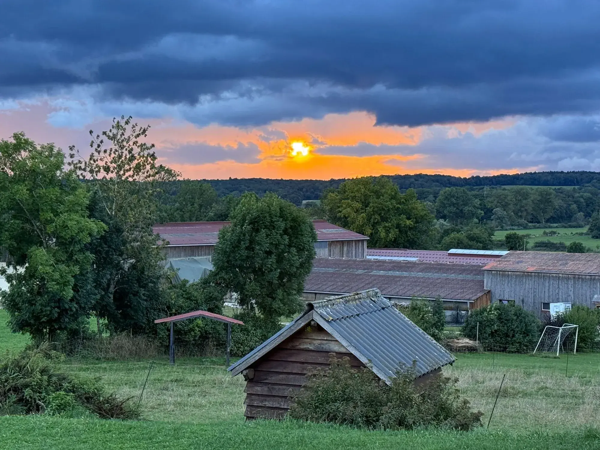 La ferme des Chemins Verts au coucher du soleil