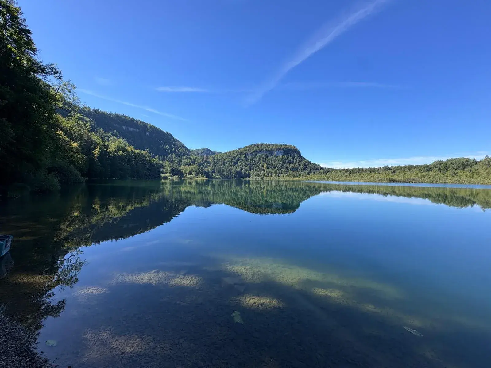 Reflet parfait sur un lac de reculée